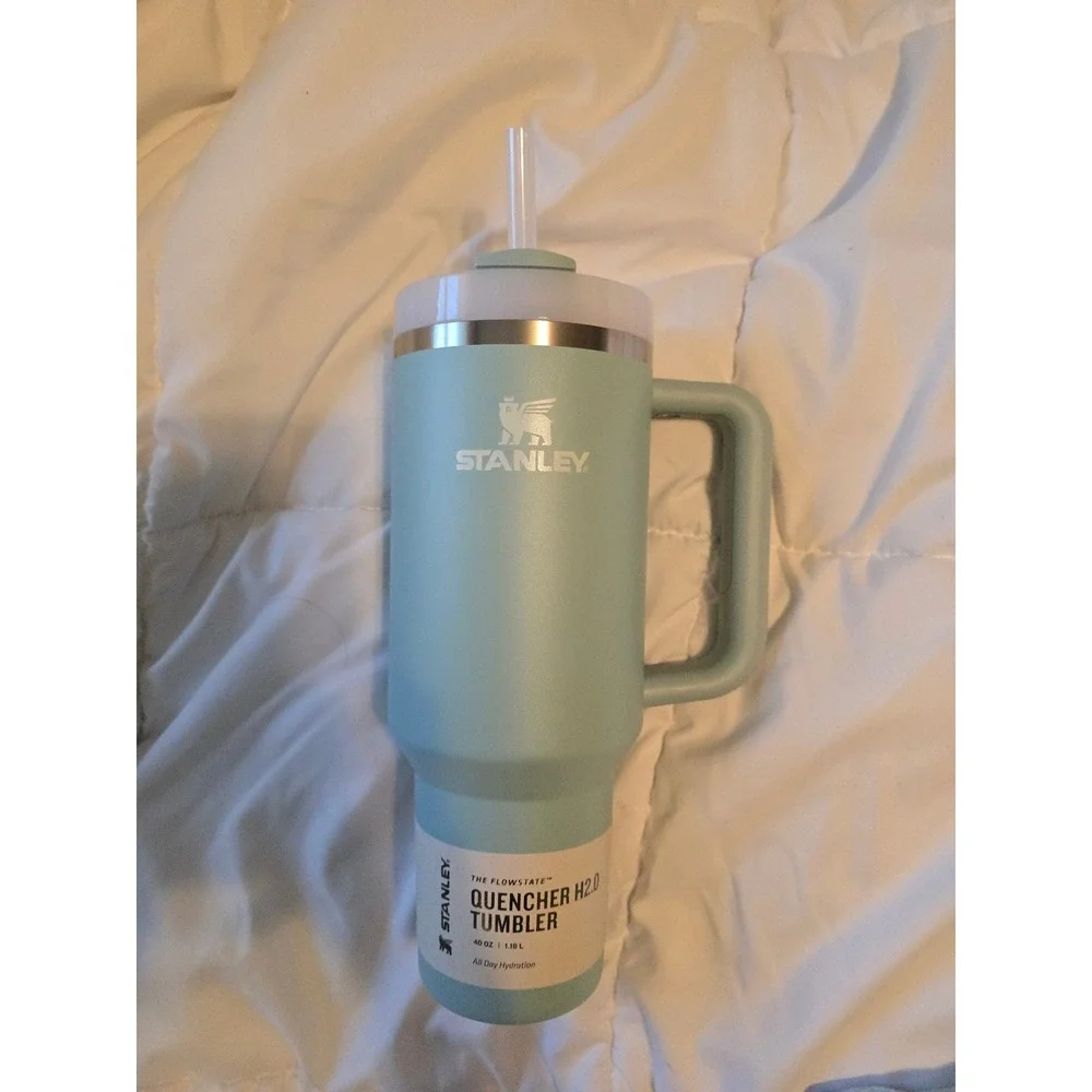 Stanley The Quencher H2.0 FlowState 30 oz Seafoam Vacuum Insulated Tumbler New - Picture 3 of 5